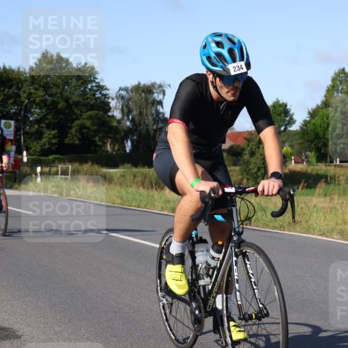 25.08.2024 - Elbe Triathlon Hamburg Fuchs,  Jonas http://msf.ph/oto/6870267 25.08.2024 09:33:53 Radfahren 352, 1851, 234, 53, 256 meine-sportfotos.de