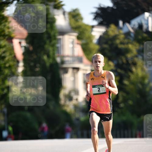 01.09.2024 - BARMER Alsterlauf Dr. Thomas Lammeyer http://msf.ph/oto/6886907 01.09.2024 09:16:42 Laufen 2 meine-sportfotos.de