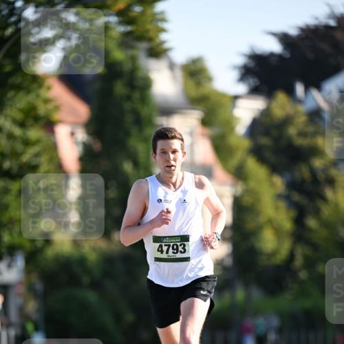 01.09.2024 - BARMER Alsterlauf Dr. Thomas Lammeyer http://msf.ph/oto/6887036 01.09.2024 09:18:05 Laufen 4793 meine-sportfotos.de