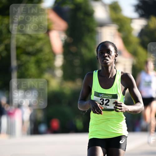 01.09.2024 - BARMER Alsterlauf Dr. Thomas Lammeyer http://msf.ph/oto/6887111 01.09.2024 09:18:25 Laufen 55, 0, 32 meine-sportfotos.de