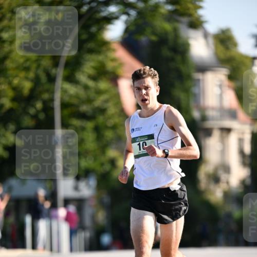 01.09.2024 - BARMER Alsterlauf Dr. Thomas Lammeyer http://msf.ph/oto/6887122 01.09.2024 09:18:28 Laufen 10 meine-sportfotos.de