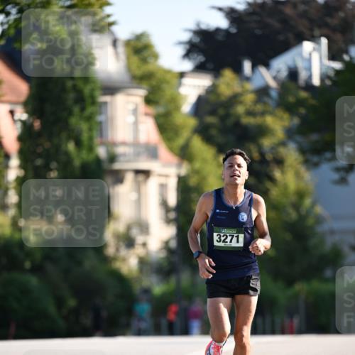 01.09.2024 - BARMER Alsterlauf Dr. Thomas Lammeyer http://msf.ph/oto/6887132 01.09.2024 09:18:34 Laufen 3271 meine-sportfotos.de