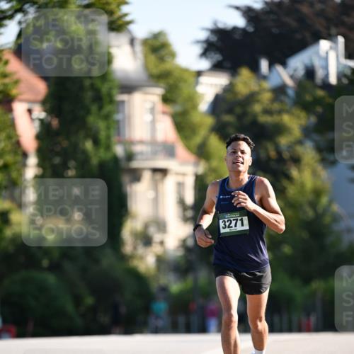 01.09.2024 - BARMER Alsterlauf Dr. Thomas Lammeyer http://msf.ph/oto/6887133 01.09.2024 09:18:34 Laufen 3271 meine-sportfotos.de