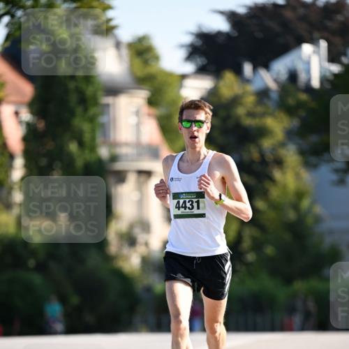 01.09.2024 - BARMER Alsterlauf Dr. Thomas Lammeyer http://msf.ph/oto/6887178 01.09.2024 09:18:47 Laufen 4431 meine-sportfotos.de