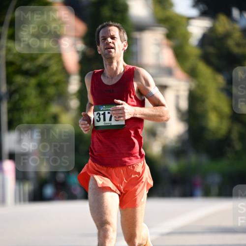 01.09.2024 - BARMER Alsterlauf Dr. Thomas Lammeyer http://msf.ph/oto/6887234 01.09.2024 09:19:05 Laufen 35, 317 meine-sportfotos.de