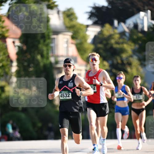 01.09.2024 - BARMER Alsterlauf Dr. Thomas Lammeyer http://msf.ph/oto/6887241 01.09.2024 09:19:08 Laufen 4532, 4, 23 meine-sportfotos.de
