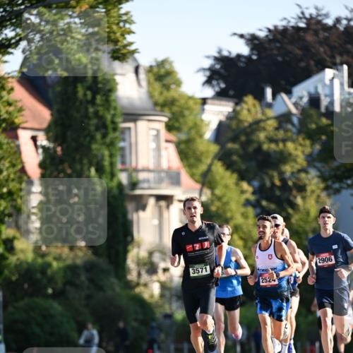 01.09.2024 - BARMER Alsterlauf Dr. Thomas Lammeyer http://msf.ph/oto/6887372 01.09.2024 09:19:57 Laufen 3571, 2524, 2906 meine-sportfotos.de