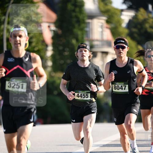 01.09.2024 - BARMER Alsterlauf Dr. Thomas Lammeyer http://msf.ph/oto/6887503 01.09.2024 09:20:34 Laufen 3251, 35, 4455, 8047 meine-sportfotos.de