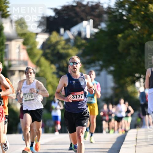01.09.2024 - BARMER Alsterlauf Dr. Thomas Lammeyer http://msf.ph/oto/6887616 01.09.2024 09:21:00 Laufen 5178, 3177 meine-sportfotos.de