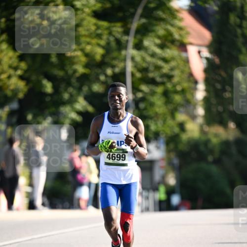01.09.2024 - BARMER Alsterlauf Dr. Thomas Lammeyer http://msf.ph/oto/6887649 01.09.2024 09:21:07 Laufen 4699 meine-sportfotos.de