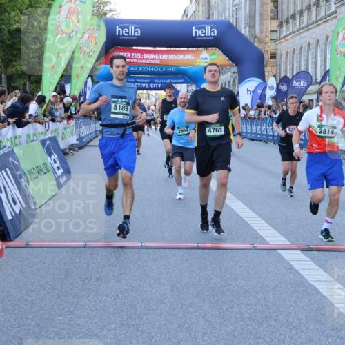 01.09.2024 - BARMER Alsterlauf Strokosch-Dieckow http://msf.ph/oto/6888291 01.09.2024 09:50:01 Ziel 2216, 2364, 2578, 2814, 2904, 4233, 4272, 4710, 4757, 4761, 5189, 5305, 8207 meine-sportfotos.de