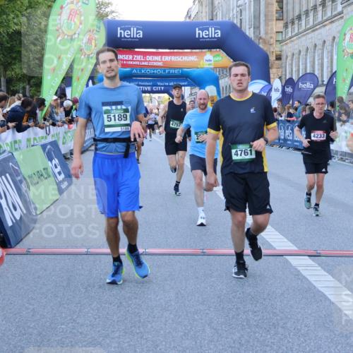 01.09.2024 - BARMER Alsterlauf Strokosch-Dieckow http://msf.ph/oto/6888296 01.09.2024 09:50:01 Ziel 2216, 2364, 2578, 2814, 2904, 4233, 4272, 4710, 4757, 4761, 5189, 5305, 8207 meine-sportfotos.de