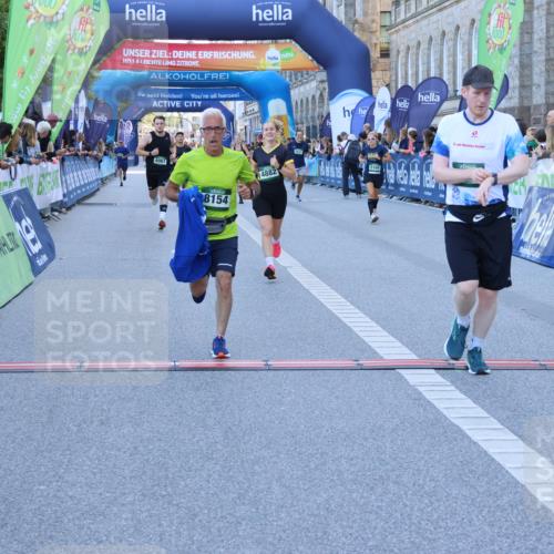 01.09.2024 - BARMER Alsterlauf Strokosch-Dieckow http://msf.ph/oto/6888357 01.09.2024 09:50:25 Ziel 2411, 2700, 2987, 4002, 4035, 4067, 4546, 4623, 4784, 4862, 4882, 4910, 5140, 5164, 8154 meine-sportfotos.de