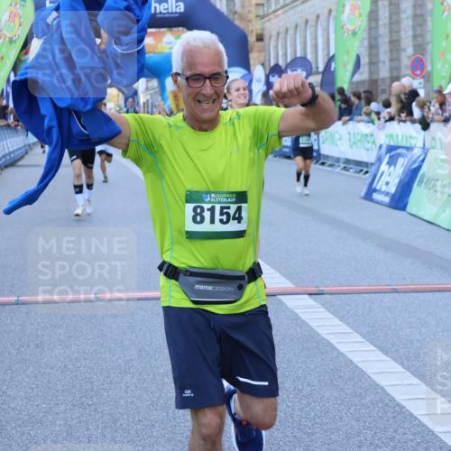 01.09.2024 - BARMER Alsterlauf Strokosch-Dieckow http://msf.ph/oto/6888369 01.09.2024 09:50:26 Ziel 2411, 2700, 2987, 4002, 4035, 4067, 4546, 4623, 4784, 4862, 4882, 4910, 5140, 5164, 8154 meine-sportfotos.de