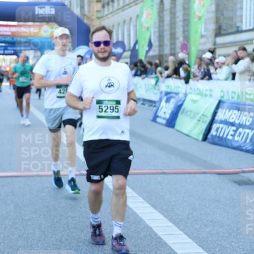 01.09.2024 - BARMER Alsterlauf Strokosch-Dieckow http://msf.ph/oto/6888398 01.09.2024 09:50:39 Ziel 2189, 2480, 2538, 2957, 3280, 3813, 3890, 4095, 4183, 4228, 4289, 4306, 4321, 4467, 4662, 5250, 5295, 8115 meine-sportfotos.de