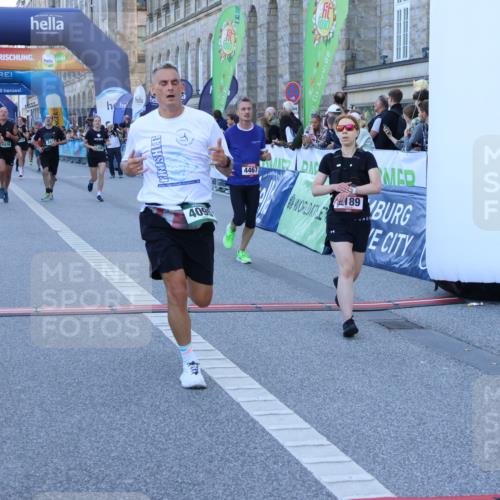 01.09.2024 - BARMER Alsterlauf Strokosch-Dieckow http://msf.ph/oto/6888419 01.09.2024 09:50:49 Ziel 2189, 3148, 3417, 3525, 4095, 4108, 4115, 4183, 4321, 4467, 4601, 4916, 5010, 5181, 5223, 5250, 5260 meine-sportfotos.de