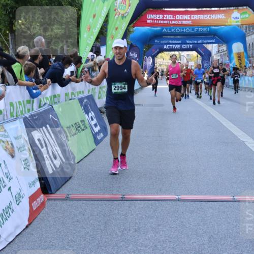 01.09.2024 - BARMER Alsterlauf Strokosch-Dieckow http://msf.ph/oto/6888470 01.09.2024 09:51:08 Ziel 2450, 2650, 2994, 3391, 3794, 4100, 4238, 4678, 4780, 5129, 5134, 5256, 5272 meine-sportfotos.de