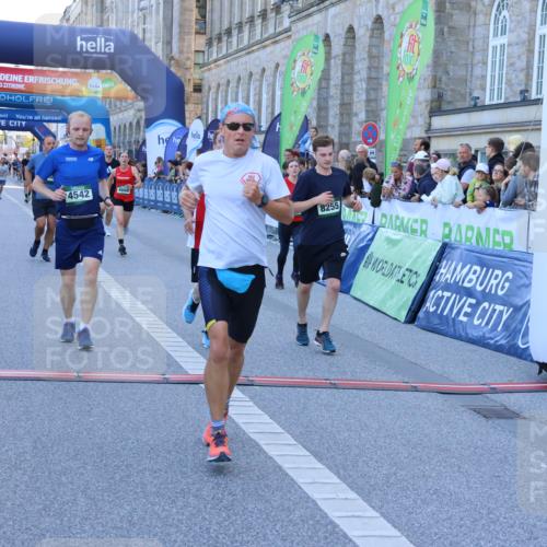 01.09.2024 - BARMER Alsterlauf Strokosch-Dieckow http://msf.ph/oto/6888517 01.09.2024 09:51:35 Ziel 2579, 2595, 3106, 3412, 4246, 4542, 4640, 4650, 4883, 5245, 8008, 8248, 8255 meine-sportfotos.de