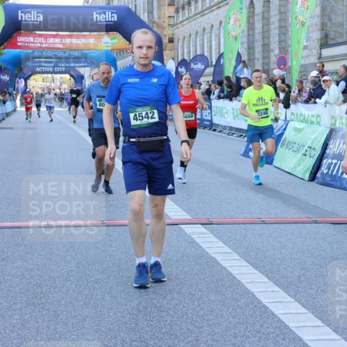 01.09.2024 - BARMER Alsterlauf Strokosch-Dieckow http://msf.ph/oto/6888524 01.09.2024 09:51:37 Ziel 2579, 2595, 3106, 3392, 3412, 4246, 4542, 4640, 4650, 4883, 5245, 8008, 8248, 8255 meine-sportfotos.de