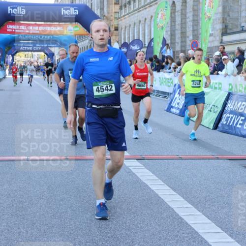 01.09.2024 - BARMER Alsterlauf Strokosch-Dieckow http://msf.ph/oto/6888526 01.09.2024 09:51:37 Ziel 2579, 2595, 3106, 3392, 3412, 4246, 4542, 4640, 4650, 4883, 5245, 8008, 8248, 8255 meine-sportfotos.de