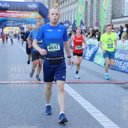 01.09.2024 - BARMER Alsterlauf Strokosch-Dieckow http://msf.ph/oto/6888529 01.09.2024 09:51:38 Ziel 2579, 2595, 3392, 3412, 4246, 4542, 4640, 4650, 4883, 5245, 8008, 8248, 8255 meine-sportfotos.de