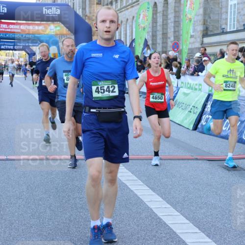 01.09.2024 - BARMER Alsterlauf Strokosch-Dieckow http://msf.ph/oto/6888531 01.09.2024 09:51:38 Ziel 2579, 2595, 3392, 3412, 4246, 4542, 4640, 4650, 4883, 5245, 8008, 8248, 8255 meine-sportfotos.de