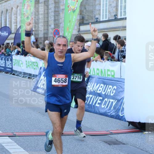01.09.2024 - BARMER Alsterlauf Strokosch-Dieckow http://msf.ph/oto/6888701 01.09.2024 09:52:44 Ziel 2036, 2291, 2295, 2353, 2453, 2712, 2862, 3377, 3526, 3716, 3858, 4077, 4203, 4330, 4658, 5074, 5240, 8021 meine-sportfotos.de