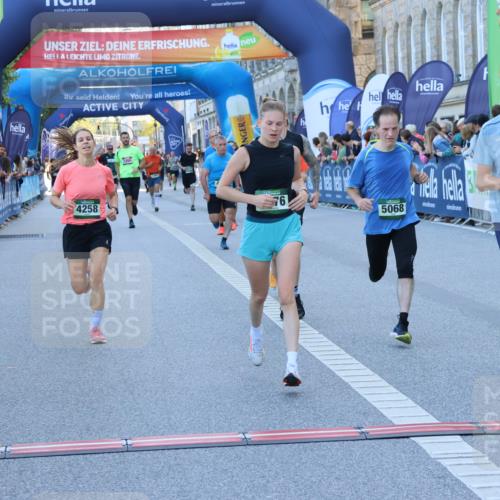 01.09.2024 - BARMER Alsterlauf Strokosch-Dieckow http://msf.ph/oto/6888768 01.09.2024 09:53:10 Ziel 2200, 2436, 2437, 2953, 2968, 3355, 3476, 3570, 3735, 4258, 4512, 4562, 4629, 4637, 5051, 5068, 8258, 8268, 8279 meine-sportfotos.de