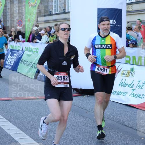 01.09.2024 - BARMER Alsterlauf Strokosch-Dieckow http://msf.ph/oto/6888836 01.09.2024 09:53:37 Ziel 2190, 2860, 2949, 3374, 3809, 3895, 4591, 4592, 4724, 4803, 4818, 4824, 4846, 8100, 8312, 8335 meine-sportfotos.de