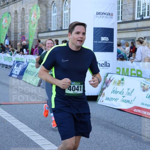 01.09.2024 - BARMER Alsterlauf Strokosch-Dieckow http://msf.ph/oto/6888904 01.09.2024 09:54:03 Ziel 2156, 2296, 2297, 2416, 2697, 2711, 2808, 3333, 3777, 3852, 4041, 4055, 4154, 4594, 5034, 5183, 8020, 8128, 8166, 8277 meine-sportfotos.de