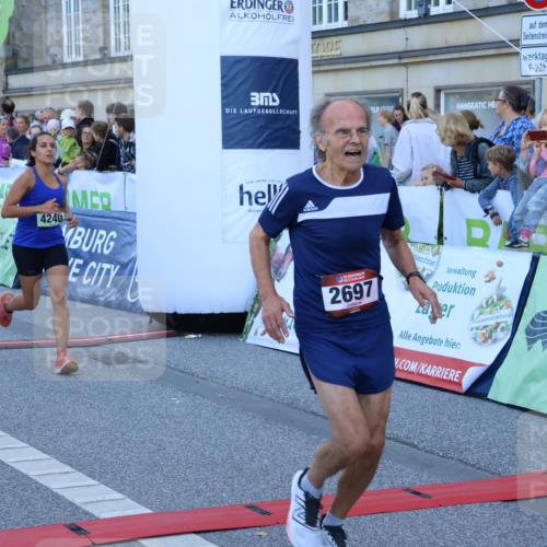 01.09.2024 - BARMER Alsterlauf Strokosch-Dieckow http://msf.ph/oto/6888924 01.09.2024 09:54:15 Ziel 2540, 2599, 2697, 2728, 2985, 3780, 4240, 4315, 4738, 4895, 5001, 5229 meine-sportfotos.de