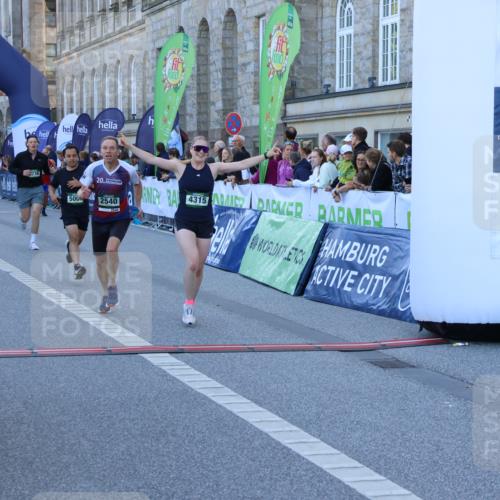 01.09.2024 - BARMER Alsterlauf Strokosch-Dieckow http://msf.ph/oto/6888943 01.09.2024 09:54:22 Ziel 2540, 2561, 2599, 2728, 3776, 3780, 4172, 4173, 4303, 4315, 4514, 4738, 5001 meine-sportfotos.de