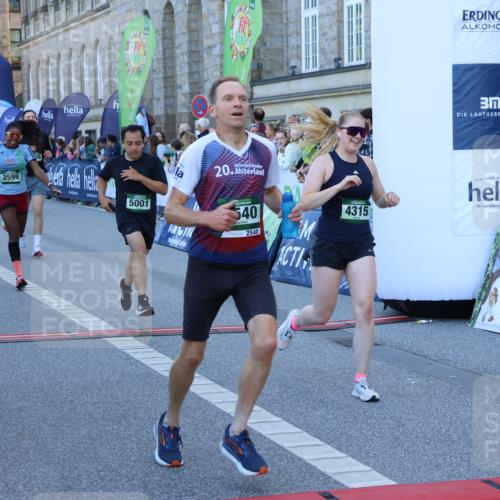 01.09.2024 - BARMER Alsterlauf Strokosch-Dieckow http://msf.ph/oto/6888948 01.09.2024 09:54:24 Ziel 2540, 2561, 2599, 3654, 3776, 3780, 4172, 4173, 4303, 4315, 4514, 4738, 5001 meine-sportfotos.de