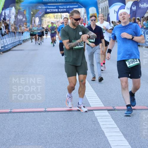 01.09.2024 - BARMER Alsterlauf Strokosch-Dieckow http://msf.ph/oto/6888970 01.09.2024 09:54:37 Ziel 2372, 2878, 2899, 3402, 3442, 3637, 3654, 3679, 3938, 3962, 4492, 4519, 4836, 8074 meine-sportfotos.de