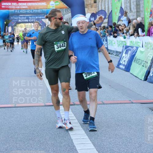 01.09.2024 - BARMER Alsterlauf Strokosch-Dieckow http://msf.ph/oto/6888975 01.09.2024 09:54:38 Ziel 1177, 2372, 2878, 2899, 3011, 3402, 3442, 3637, 3679, 3938, 3962, 4492, 4519, 4836, 5282, 5294, 8074 meine-sportfotos.de