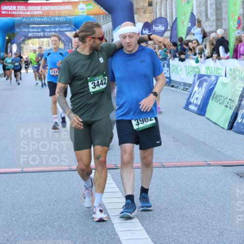 01.09.2024 - BARMER Alsterlauf Strokosch-Dieckow http://msf.ph/oto/6888977 01.09.2024 09:54:39 Ziel 1177, 2372, 2878, 2899, 3011, 3200, 3402, 3442, 3637, 3679, 3938, 3962, 4492, 4519, 4563, 4564, 4836, 5282, 5294, 8074, 8214 meine-sportfotos.de