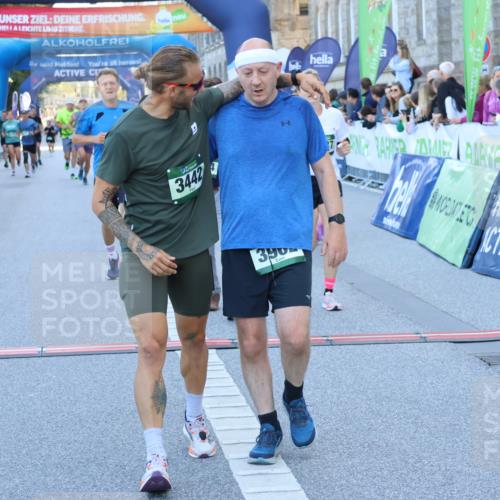 01.09.2024 - BARMER Alsterlauf Strokosch-Dieckow http://msf.ph/oto/6888979 01.09.2024 09:54:39 Ziel 1177, 2372, 2878, 2899, 3011, 3200, 3402, 3442, 3637, 3679, 3938, 3962, 4492, 4519, 4563, 4564, 4836, 5282, 5294, 8074, 8214 meine-sportfotos.de