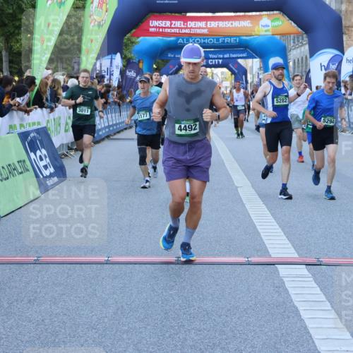 01.09.2024 - BARMER Alsterlauf Strokosch-Dieckow http://msf.ph/oto/6888987 01.09.2024 09:54:46 Ziel 1177, 2105, 2443, 3011, 3200, 3456, 4336, 4492, 4519, 4563, 4564, 4684, 4815, 4836, 4959, 5282, 5294, 8214 meine-sportfotos.de