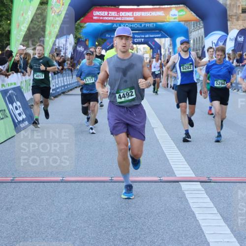 01.09.2024 - BARMER Alsterlauf Strokosch-Dieckow http://msf.ph/oto/6888989 01.09.2024 09:54:46 Ziel 1177, 2105, 2443, 3011, 3200, 3456, 4336, 4492, 4519, 4563, 4564, 4684, 4815, 4836, 4959, 5282, 5294, 8214 meine-sportfotos.de