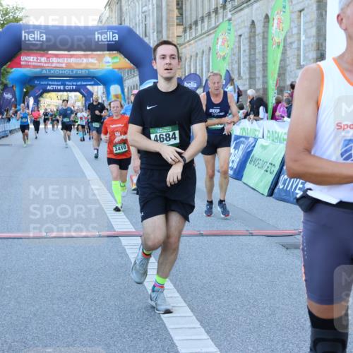 01.09.2024 - BARMER Alsterlauf Strokosch-Dieckow http://msf.ph/oto/6889017 01.09.2024 09:54:58 Ziel 2024, 2105, 2129, 2249, 2410, 2443, 2864, 2970, 2981, 3295, 3364, 3731, 4386, 4387, 4414, 4684, 4742, 5098, 5118, 5246, 8093 meine-sportfotos.de