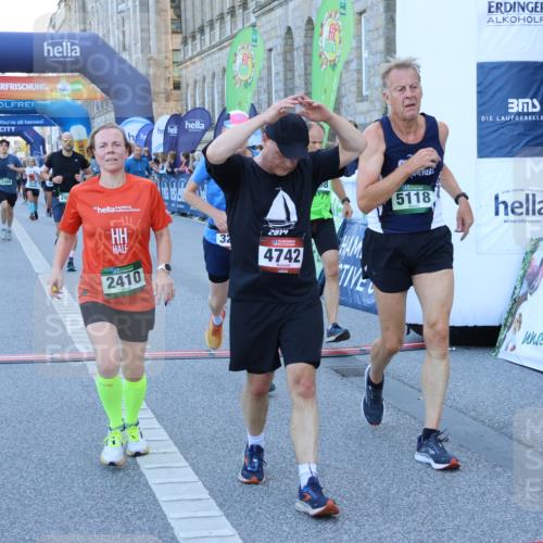 01.09.2024 - BARMER Alsterlauf Strokosch-Dieckow http://msf.ph/oto/6889025 01.09.2024 09:54:59 Ziel 2024, 2129, 2249, 2410, 2443, 2864, 2970, 2981, 3295, 3364, 3731, 4254, 4386, 4387, 4414, 4684, 4742, 5098, 5118, 5246, 8093 meine-sportfotos.de