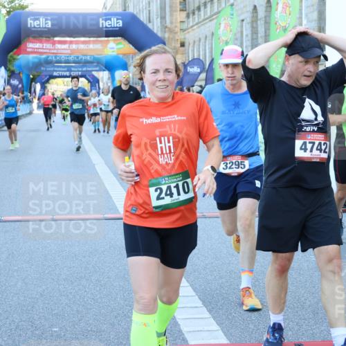 01.09.2024 - BARMER Alsterlauf Strokosch-Dieckow http://msf.ph/oto/6889027 01.09.2024 09:55:00 Ziel 2024, 2129, 2249, 2312, 2410, 2864, 2970, 2981, 3295, 3364, 3731, 4254, 4386, 4387, 4414, 4742, 5098, 5118, 5246, 8093 meine-sportfotos.de