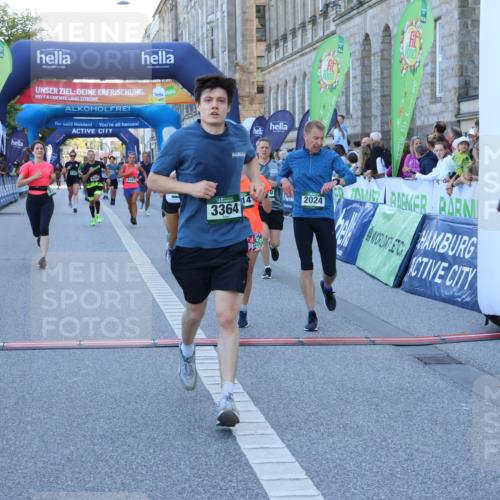 01.09.2024 - BARMER Alsterlauf Strokosch-Dieckow http://msf.ph/oto/6889029 01.09.2024 09:55:04 Ziel 2024, 2129, 2249, 2312, 2321, 2511, 2533, 2864, 2970, 2981, 3364, 3731, 4254, 4386, 4387, 4414, 5246, 8093 meine-sportfotos.de