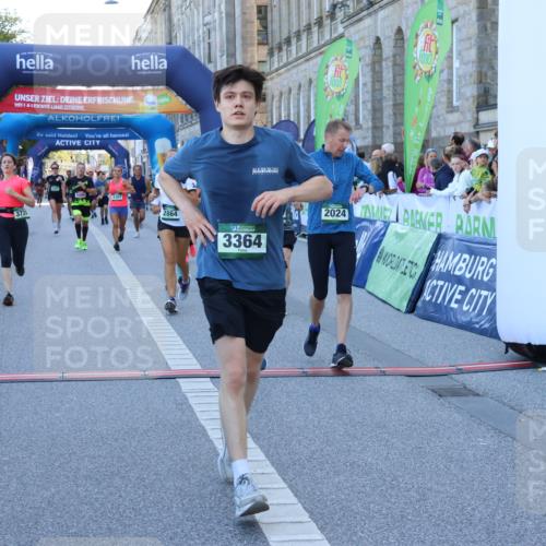 01.09.2024 - BARMER Alsterlauf Strokosch-Dieckow http://msf.ph/oto/6889032 01.09.2024 09:55:05 Ziel 2024, 2129, 2249, 2312, 2321, 2511, 2533, 2864, 2970, 2981, 3364, 3731, 4254, 4386, 4387, 4414, 4607, 5007, 5246, 5293, 8093 meine-sportfotos.de