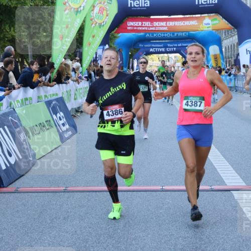 01.09.2024 - BARMER Alsterlauf Strokosch-Dieckow http://msf.ph/oto/6889043 01.09.2024 09:55:09 Ziel 2129, 2249, 2312, 2321, 2511, 2533, 2864, 2970, 3681, 3731, 3749, 4254, 4386, 4387, 4607, 4657, 5007, 5167, 5293, 5309, 8093 meine-sportfotos.de