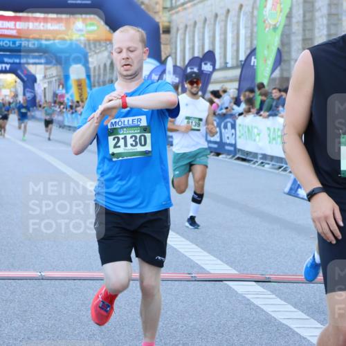 01.09.2024 - BARMER Alsterlauf Strokosch-Dieckow http://msf.ph/oto/6889064 01.09.2024 09:42:02 Ziel 2130, 3041, 4418, 4424, 4511, 4593, 4753, 4943, 5052, 5300, 8139, 8140 meine-sportfotos.de
