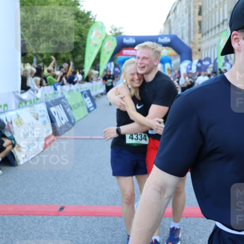 01.09.2024 - BARMER Alsterlauf Strokosch-Dieckow http://msf.ph/oto/6889093 01.09.2024 09:55:31 Ziel 2194, 2232, 2955, 3060, 3156, 3186, 3241, 3317, 3409, 3800, 3923, 4053, 4654, 5243, 8350 meine-sportfotos.de