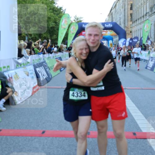 01.09.2024 - BARMER Alsterlauf Strokosch-Dieckow http://msf.ph/oto/6889097 01.09.2024 09:55:31 Ziel 2194, 2232, 2955, 3060, 3156, 3186, 3241, 3317, 3409, 3800, 3923, 4053, 4654, 5243, 8350 meine-sportfotos.de