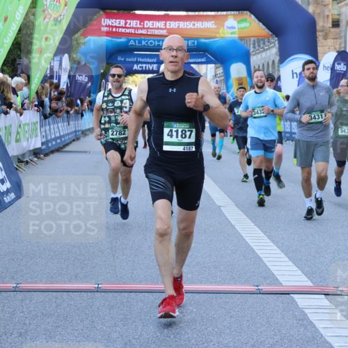 01.09.2024 - BARMER Alsterlauf Strokosch-Dieckow http://msf.ph/oto/6889146 01.09.2024 09:55:51 Ziel 2100, 2195, 2458, 2616, 2782, 3423, 3431, 3432, 3433, 3703, 3857, 3989, 4187, 4476, 4866, 4899, 4946, 5108, 5226, 5262 meine-sportfotos.de