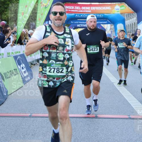 01.09.2024 - BARMER Alsterlauf Strokosch-Dieckow http://msf.ph/oto/6889154 01.09.2024 09:55:53 Ziel 2100, 2195, 2458, 2616, 2782, 3423, 3431, 3432, 3433, 3703, 3857, 3989, 4187, 4476, 4718, 4782, 4866, 4899, 4946, 5108, 5226, 5262 meine-sportfotos.de